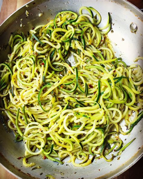 It rarely ever changes its menus or offers, only opting to offer finally, olive garden has to deal with the reality of being an international brand. Simple Garlic Lemon Zoodles - an amazingly simple ...