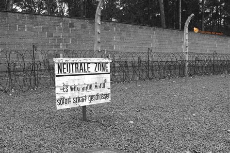 Segui la tua guida di lingua spagnola sui resti del campo nazista e sovietico e scopri la sua oscura storia. Campo di concentramento Sachsenhausen a Berlino : per non ...