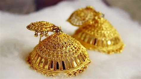 Gold importers, such as government banks, private banks, and many private companies etc. Gold rate for 24 carat and 22 carat rises in Bhubaneswar
