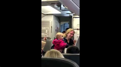 Video Mother Allegedly Hit By American Airlines Employee On California Flight Abc7 Los Angeles