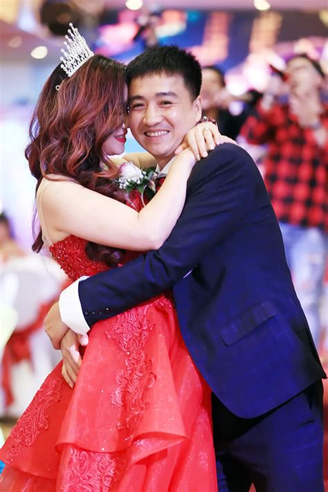 Phụ nữ yêu bằng tai, nghe nịnh vậy tôi nhận lời ngay. Diễn viên Hoàng Yến bất ngờ bị chồng gọi bằng "chị" trước ...