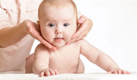 The most common case has no obvious cause, and the pain and difficulty with turning the head usually goes away after a few days, even without tre. Fisioterapia para tratar la tortícolis infantil congénita ...