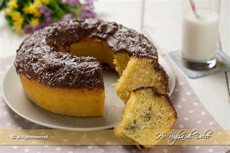 Dai bordi molti alti e una consistenza sofficissima e umida che si scioglie in bocca! Ciambella al cocco con yogurt e Nutella | Ho Voglia di Dolce