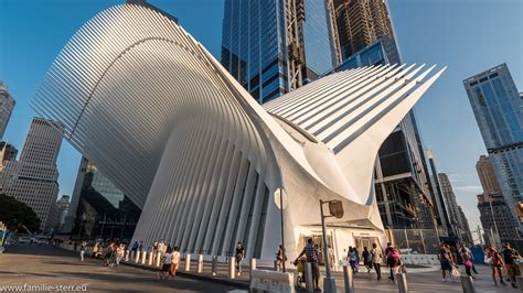 3 000 personnes y ont perdu la vie et 6 000 autres ont été blessées et marquées à vie. PATH - Bahnhof am World Trade Center | Familie Sterr