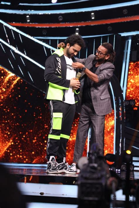 Indian Idol 12 Danish Khan Makes Neha Kakkar Emotional Telly Drama Web Series Televsion