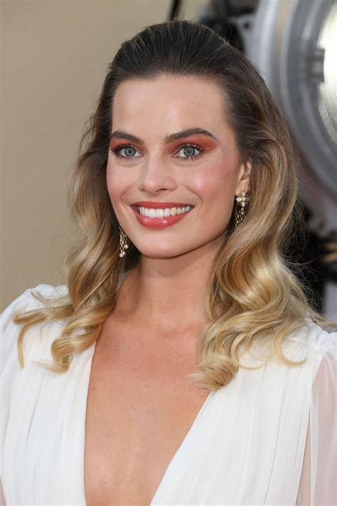 2019 / сша once upon a time. Margot Robbie At the Los Angeles premiere of Once upon a ...