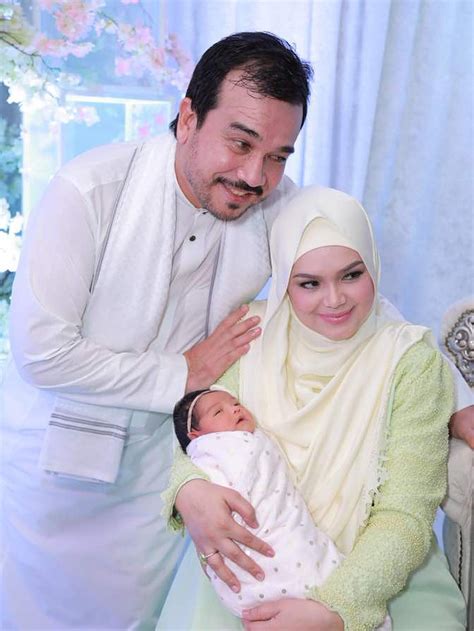 سيتي نورهاليزا بنت تارودين ; Ibunda Siti Nurhaliza, 'Ngefans' Sama Dessy Ratnasari ...