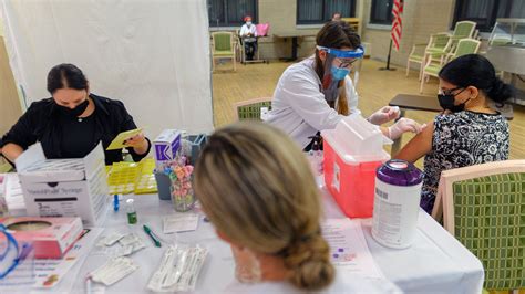 Walgreens Not Following C.D.C. Guidance on Second Pfizer Vaccine Doses