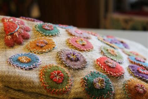 Selling quilts in all colors and varieties. j'ai coupé | Wool applique quilts, Wool quilts, Hand knit ...