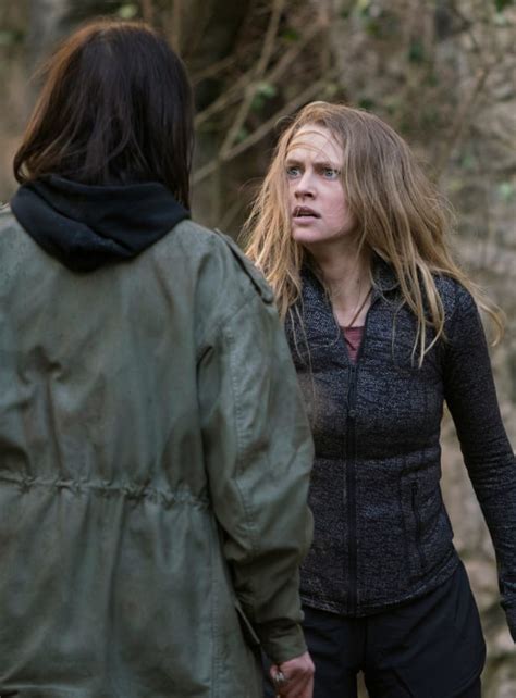 Auf der einen seite sitzt ihm die krone im nacken, eine angebliche verschwörung der hexen aufzudecken, auf der anderen „a discovery of witches: A Discovery of Witches Season 1 Episode 6 Review ...