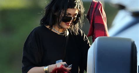 Selfie Madness Kylie Jenner Takes Hands Off The Wheel To Shoot Video