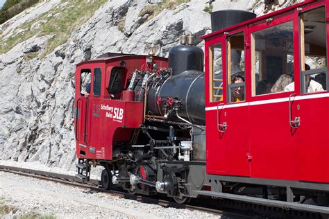 Eine Neubaudampflok der Schafbergbahn bei der Arbeit