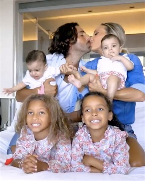 Luciana abreu acrescentou que nunca faltou nada à lyonce e à lyannii. Luciana Abreu Filhas : Caras Luciana Abreu Em Familia ...