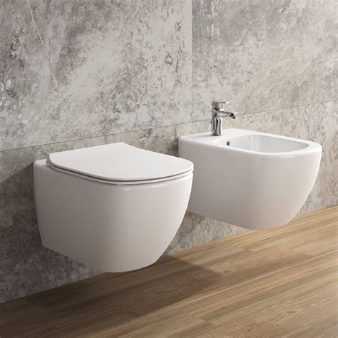 Negli anni, questa linea, per rispondere anche alle mutate esigenze della clientela in tema d'arredo da bagno, sia per abitazioni private che per luoghi pubblici, si è. Sanitari sospesi: 5 collezioni da scegliere in base al ...