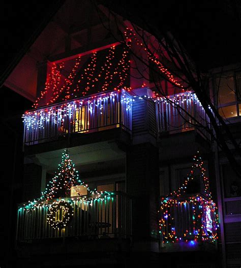 35 Best Apartment Balcony Christmas Light Decorating Ideas For Charming