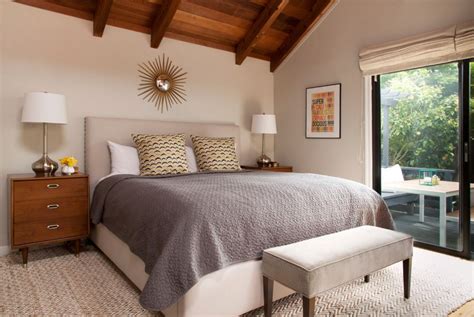 If you aren't sure where to start with your small room, check out these helpful tips and tricks that can help maximize your space. Small Bedroom Decorating Ideas - Bedroom | Small Bedroom ...