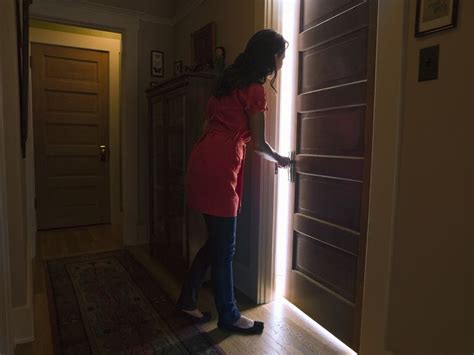 Keyless(no keyhole), neither lock from exterior and interior of the door, suit for children room, kitchen, living room, hall, bedroom ect; How to Conjugate "Entrer" (to Enter) in French