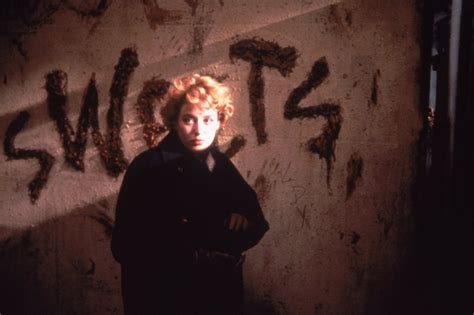 She told the dispatcher that someone in the apartment next door was. Candymans Fluch USA, 1992 [Virginia Madsen, Tony Todd ...