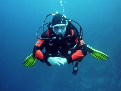 3648x2736 Deep Diver Diving Suit Ocean Scuba Diving Sea