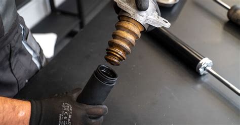 Hier müssen keine anschlüsse entfernt werden und auch arbeiten im kofferraum sind hier nicht notwendig. Anleitung: Stoßdämpfer hinten selber wechseln: VW Touran 1T3