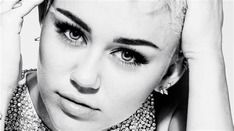 Miley Gets A Lap Dance From Ellen
