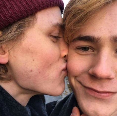 Skam Wallpaper Couple Wallpaper Noora And William Skam Cast Cheek Kiss Isak And Even Mary