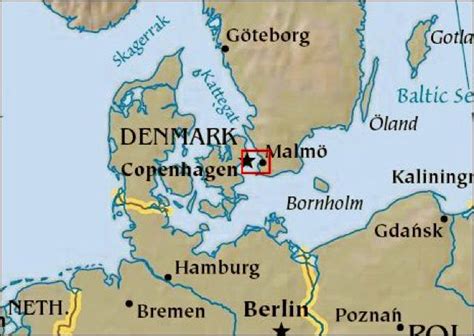 Opened in july 2000, the bridge actually ends in the middle of the strait. LoulouVille.Com: -The Øresund Bridge