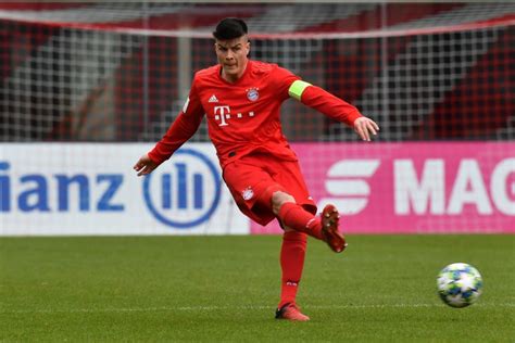 Er ist 20 jahre alt und seine staatsbürgerschaft ist österreich. Medien: Bayern-Talent Daniliuc wechselt nach Frankreich ...