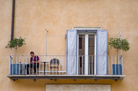 Quel Style De Mobilier Pour Un Petit Balcon ? » Action Maison