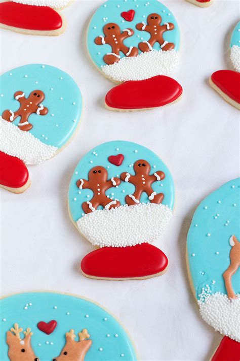 With the right tools, you can bake and decorate christmas cookies that would stop santa in his tracks. Snow Globe Cookies | The Bearfoot Baker