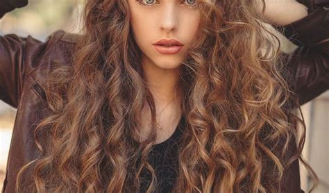 We are gradually moving from period of the earth element to period of the air element. Lunar hair cutting calendar for January 2021 | luxhairstyle
