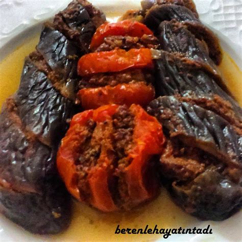 4 adet patlıcan, 400 gr kıyma, 1 adet orta boy soğan, 1 tutam maydanoz, 2 yemek kaşığı galeta unu, tuz, karabiber, kimyon, 1 yemek kaşığı domates salçası, 1 su bardağı su. KAZAN KEBABI | Beren'le Hayatın Tadı