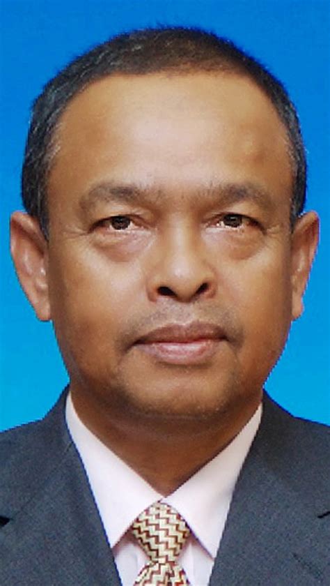 Ahli parlimen jelutong, s n rayer diperintahkan keluar dewan rakyat pada saat akhir sidang selepas enggan akur dengan arahan timbalan speaker. TEGANUKINI: Asal Bukan Ahmad Said...3 Ahli Parlimen, 2 ...
