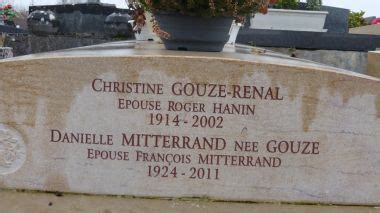 François mitterrand, le 14 mai 1990, à la manifestation contre l'antisémitisme. MITTERRAND Danielle - Tombes Sépultures dans les ...