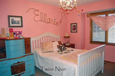 Western ranch home decor includes cowboy motifs, horse accents, and spur and horseshoe designs. western decor for baby nursery | Cowgirl bedroom, Cowgirl ...