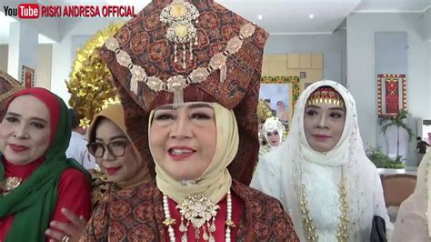 Selamat hari ibumaaf ya buat kalian subscriber ku khususnya buat ibu ku karena udah telat ngucapin selamat hari ibu dikarenakan kemarin. Selamat hari ibu #ibu #mama #bunda #hariibu - YouTube