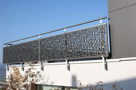 When choosing balcony railing design, you have to make sure it fits with the other decorative elements of your house and garden, to use the central theme, shapes, materials and another aspect you have to take into account when deciding on the balcony railing design is the cost of the materials. Outdoor railing / in wood / with panels / for balcony ...