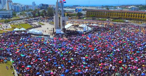 Santo Domingo Manifestantes En La Plaza De La Bandera Mantiene El área En Orden Brindan Agua