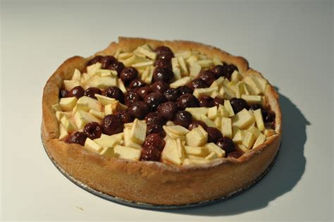 15 minuten vor ende der backzeit die mandelblättchen auf den kuchen streuen. Apfel-Kirsch-Kuchen (mit Bildern) | Kuchen, Lebensmittel ...