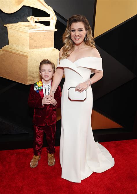 Kelly Clarkson Dazzles In Gorgeous White Gown Brings Her Son As Her Date To The Grammys