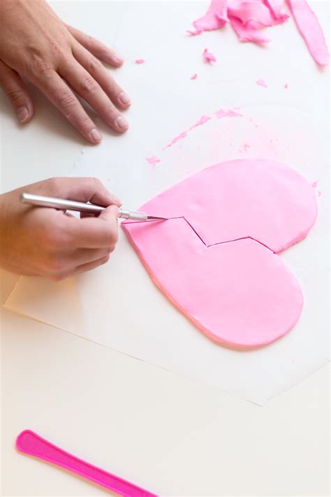 Turns out it's pretty hard to make a new best friend online. DIY BFF Ring Dishes - Studio DIY
