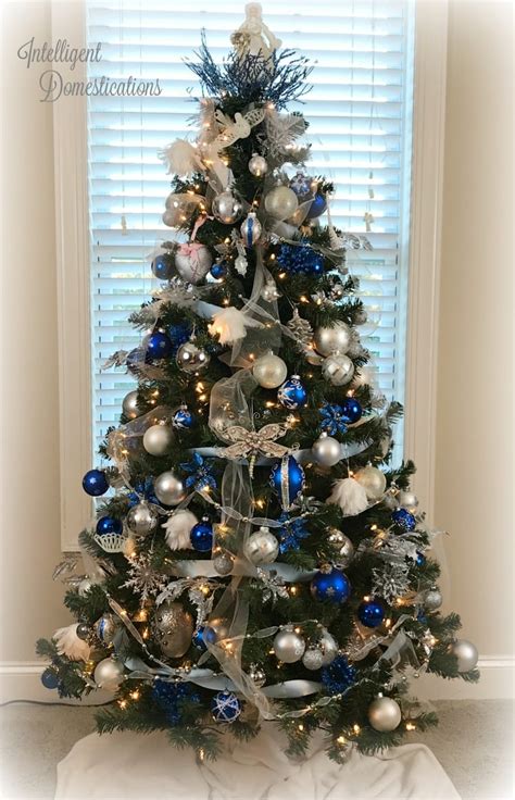 10 Christmas Tree With Blue Ornaments