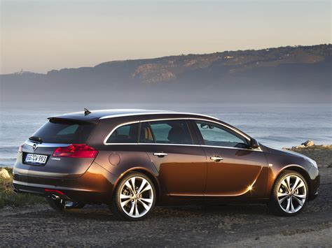 Bu artış uzunluğu da 73 mm kadar artırmış ve yeni kasa insignia sports tourer 4986 mm uzunluğa ulaşmış. OPEL Insignia Sports Tourer - 2009, 2010, 2011, 2012, 2013 ...