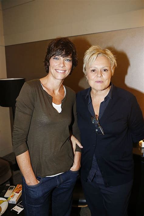 Sa compagne anne le nen a participé au tournage de « l'addition ». Anne Le Nen : 13 ans d'amour avec Muriel Robin