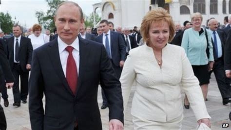 Putins' divorce throws spotlight on 'first lady' role - BBC News