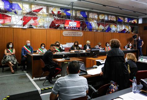 Jun 27, 2021 · il vice direttore di rai sport, enrico varriale, commenta su twitter l'ottavo di finale di euro 2020, tornando sul test amichevole della nazionale contro i cechi. Officer Details Killing of Police Partner in Trial of ...