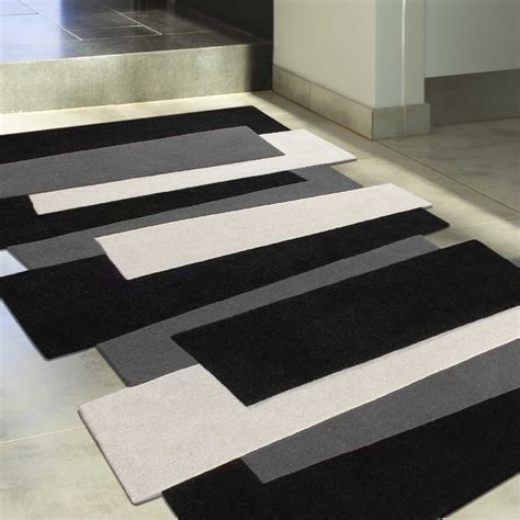 Notre sélection de tapis berbères béni ouarain et azilal est confectionnée à la main dans les montagnes marocaines. tapis noir blanc gris - Idées de Décoration intérieure ...