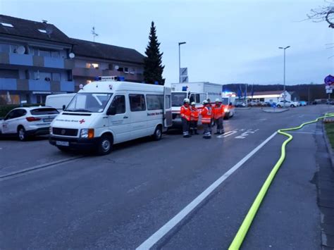 Der liebevoll gestaltete innenhof mit bäumen und bänken lädt zur kommunikation und interaktion ein und fördert so ein harmonisches miteinander für bewohner und besucher. Brand in einem Mehrfamilienhaus - zwei Wohnungen betroffen ...