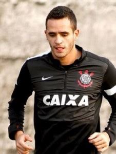 Find the latest renato augusto news, stats, transfer rumours, photos, titles, clubs, goals scored this season and more. Renato Augusto também merece "Chinelômetro"!?! - Esporte ...