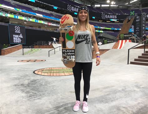 Leticia bufoni ist professionelle skateboarderin und zeigt sich nun für die brasilianische men's health von ihrer zuckersüßen seite. Three-time gold medalist leticia bufoni has arrived at # ...